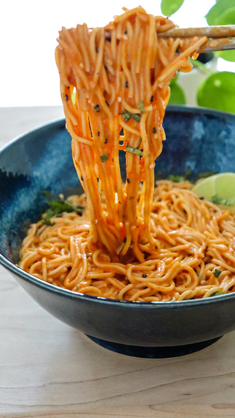 5 minute vegan gochujang tahini noodles